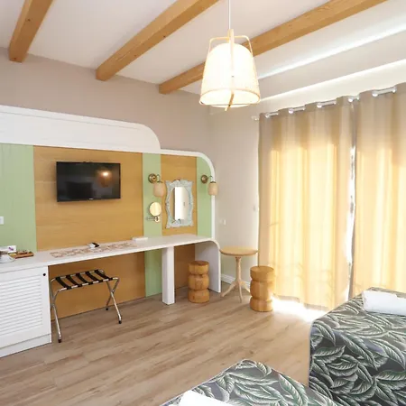 Aparthotel Dolphin 3*