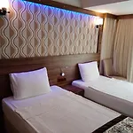 Dolphin Aparthotel 3*