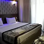 Dolphin Aparthotel 3*