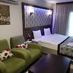 Dolphin Aparthotel 3*