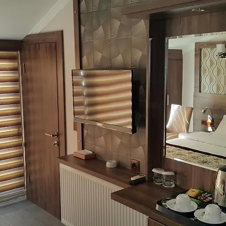 Dolphin Aparthotel 3*