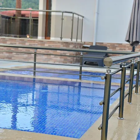 Ξενοδοχείο με διαμερίσματα Dolphin 3*